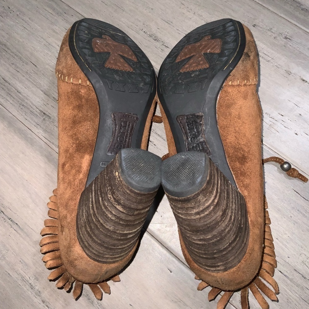 Born Brown Suede Fringe Moccasin Stacked 3” Heel Booties Size 7 Ex Condi… - Picture 8 of 16